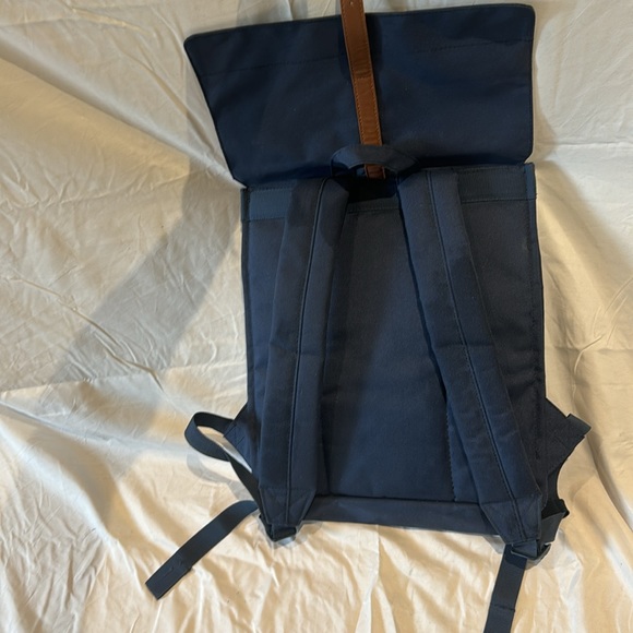 Herschel Backpack - Picture 7 of 8